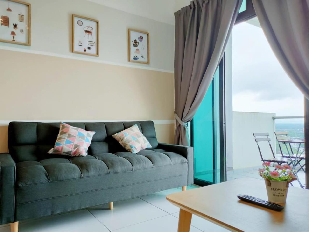 Apartemen Beautiful Sunset Beside Paradigm Mall 14 Pax
