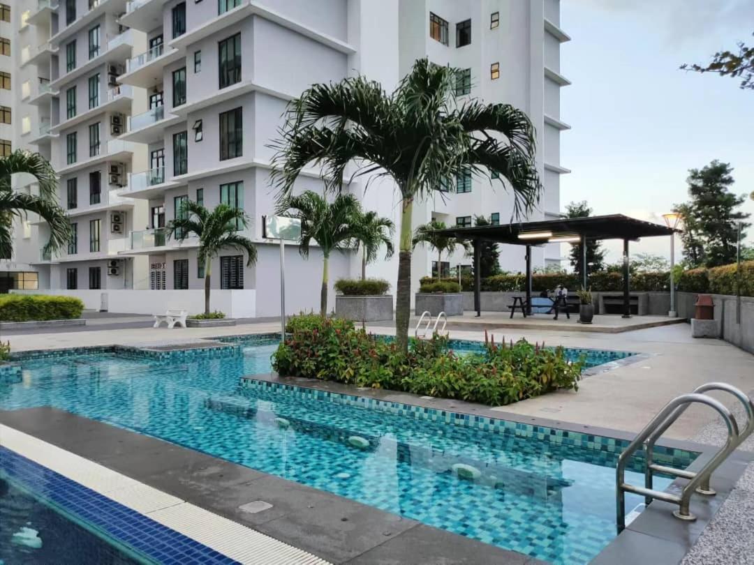 Beautiful Sunset Beside Paradigm Mall 14 Pax Johor Bahru