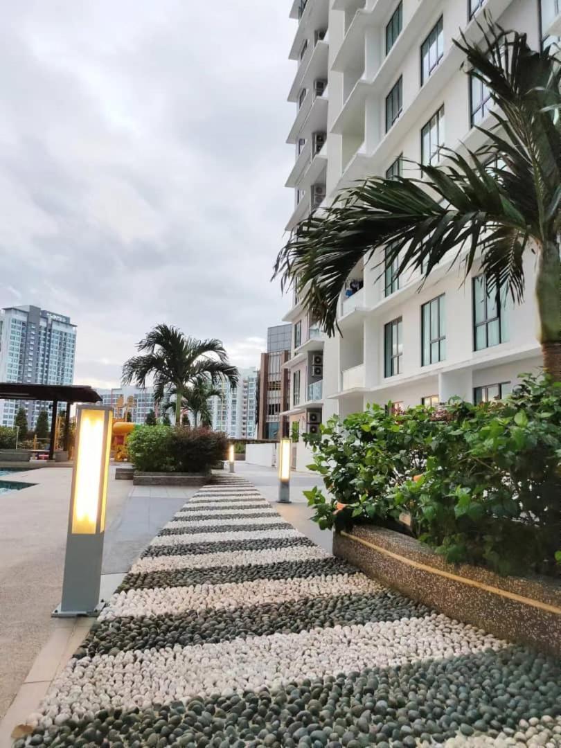 Beautiful Sunset Beside Paradigm Mall 14 Pax Pangsapuri