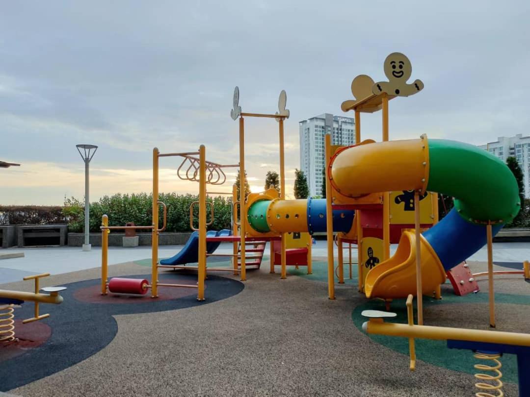 Pangsapuri Beautiful Sunset Beside Paradigm Mall 14 Pax *